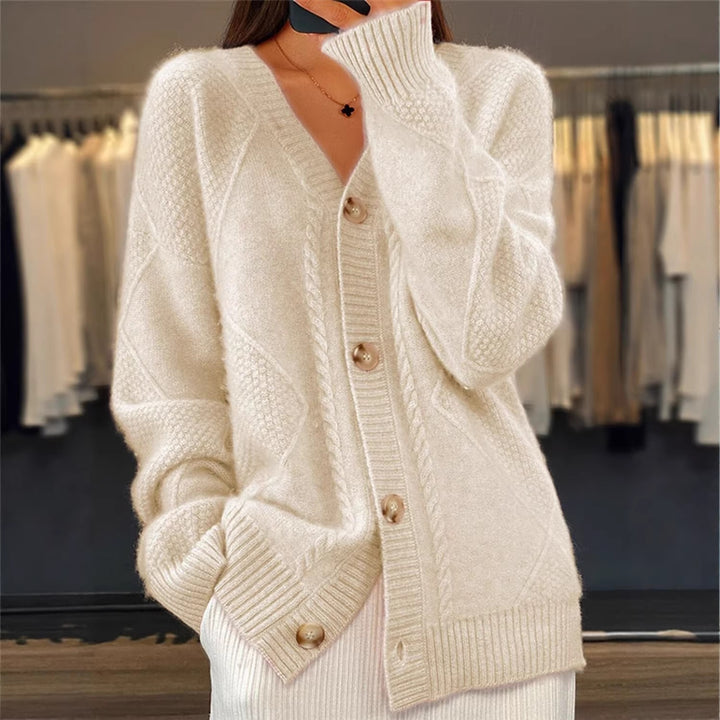 Women's oversized knitted cardigan with cable pattern V-neck and pearl buttons Mune Fashion