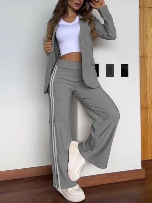 Ladies nan sporty-elegant two-piece blazer set with fitted blazer and wide jogging pants cut with side stripes Mune Fashion