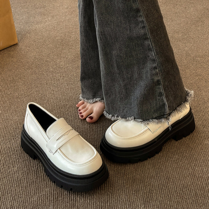 Women's fashionable platform loafers in leather look with profiled rubber sole and padded insole Mune Fashion
