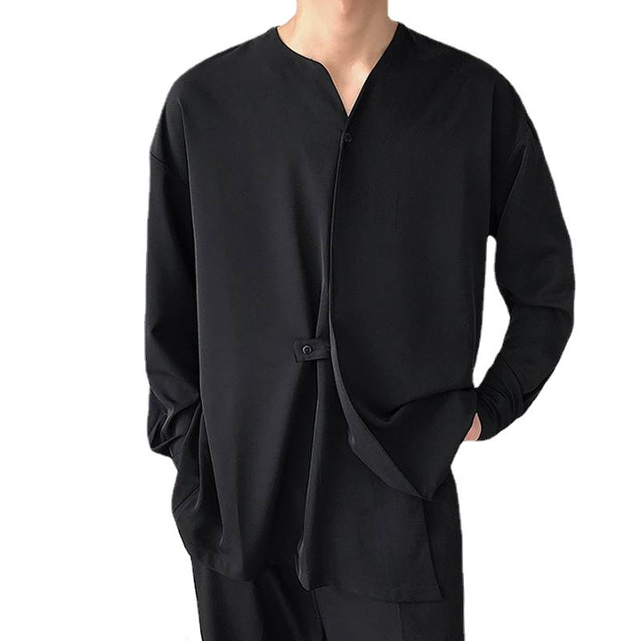 Men's loosely cut V-neck shirt with concealed button placket and band closure Mune Fashion