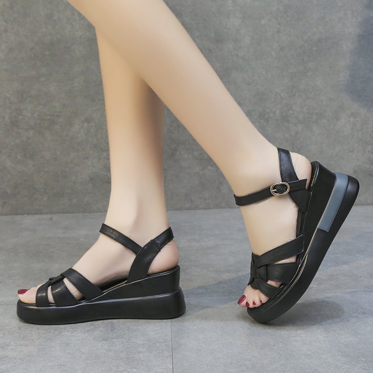 Women's platform sandals with braided upper, adjustable ankle strap, and viscoelastic insole Mune Fashion