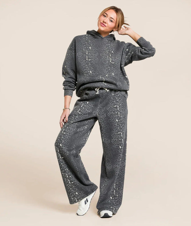 Women's two-piece leisure set with oversized hoodie and loose comfort pants made of brushed sweat with animal print Mune Fashion
