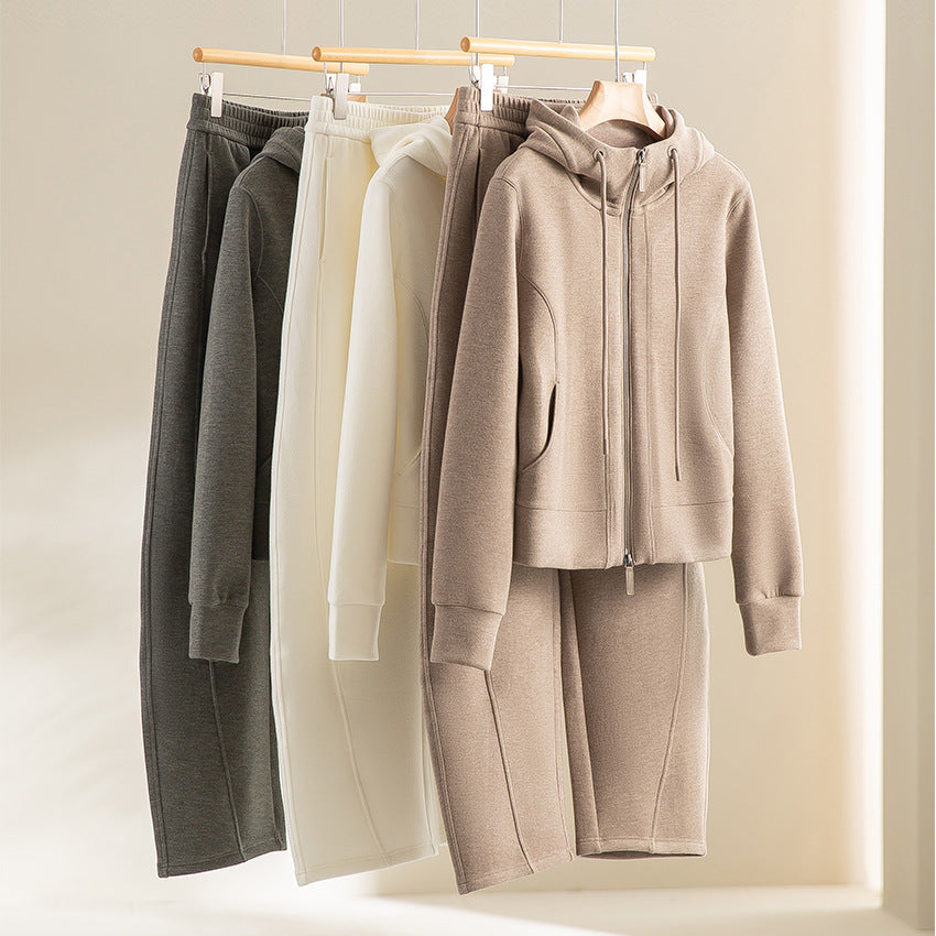 Women's Short Hoodie Jacket made of Sweat with full Two-way Zip and fitted Cut Mune Fashion