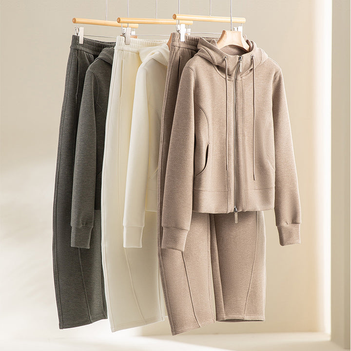 Women's Short Hoodie Jacket made of Sweat with full Two-way Zip and fitted Cut Mune Fashion