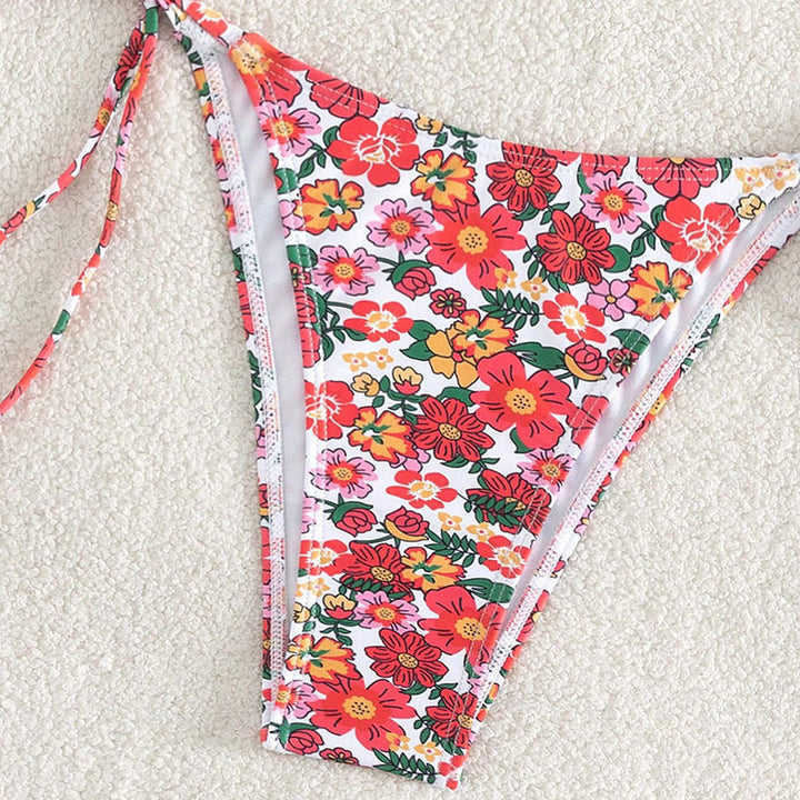 Women's bikini set with floral design and fashionable ring closure Mune Fashion