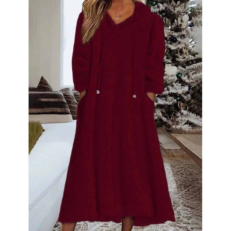 Ladies maxi dress made of teddy fleece with hood, V-neck and side pockets Mune Fashion