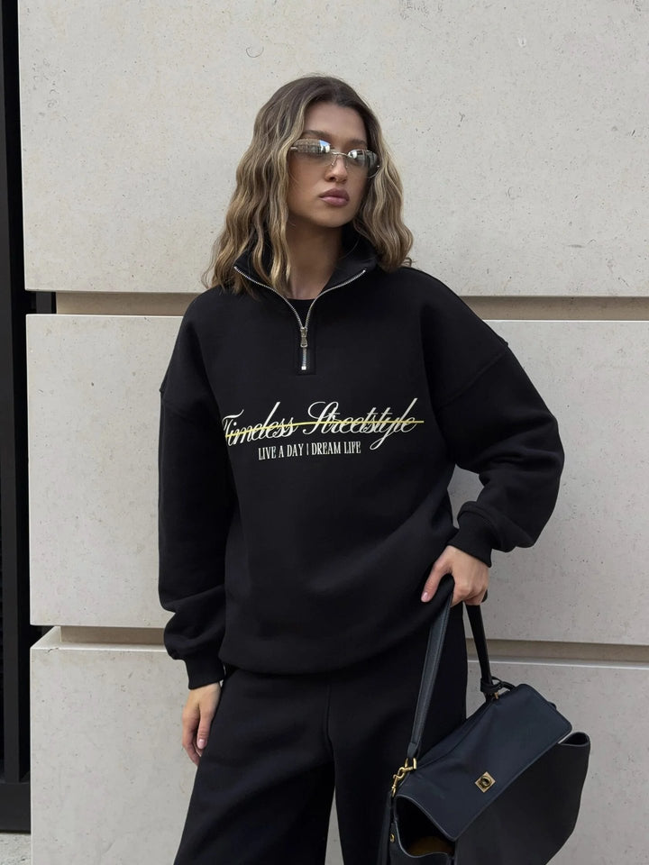 Women's oversized half-zip sweatshirt with high stand collar and statement print Mune Fashion