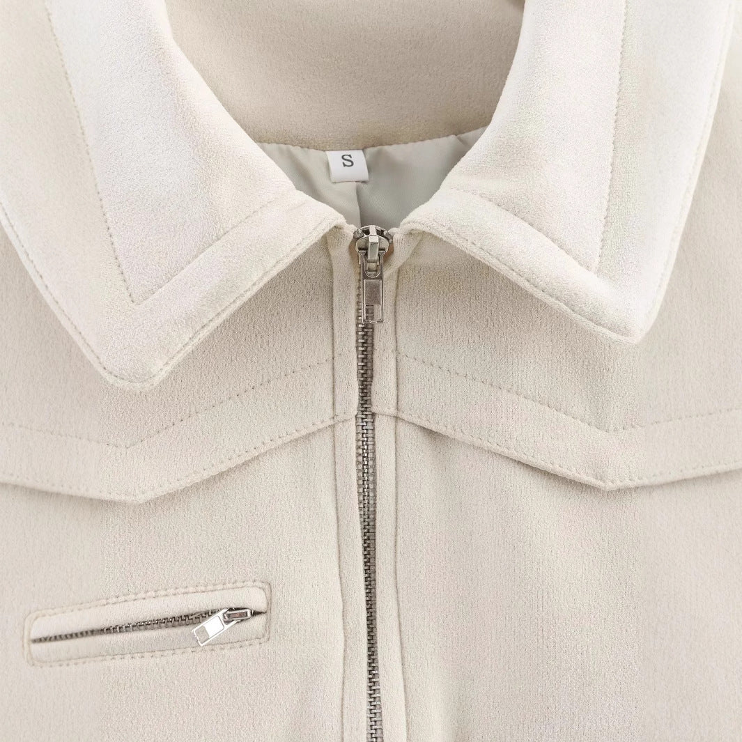 Women's cropped field blazer with shoulder epaulettes, large flap pockets, and central zipper Mune Fashion