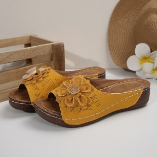 Damen Offene Zehen-Pantoletten mit Blumenapplikation, perforiertem Obermaterial und ergonomischer Keilsohle Mune Fashion