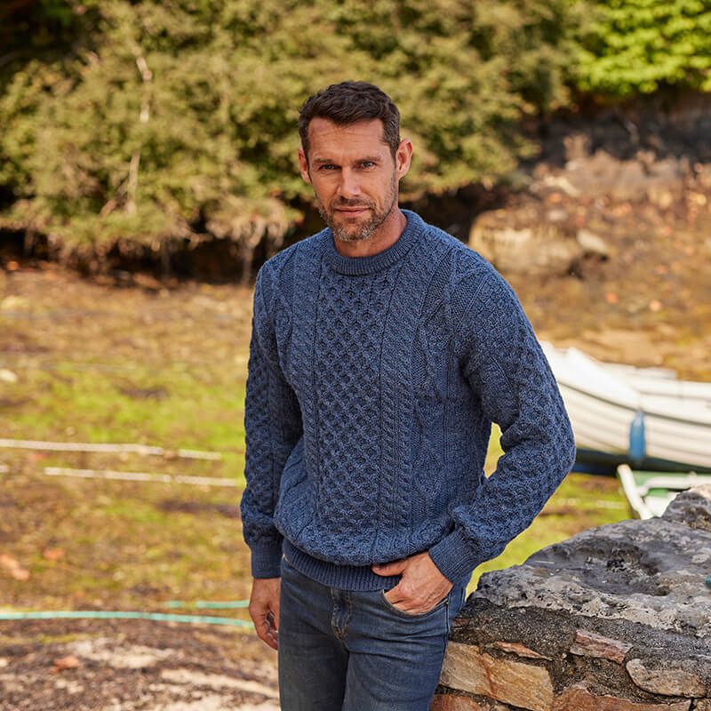 Men's fashionable knitted sweater with cable pattern
