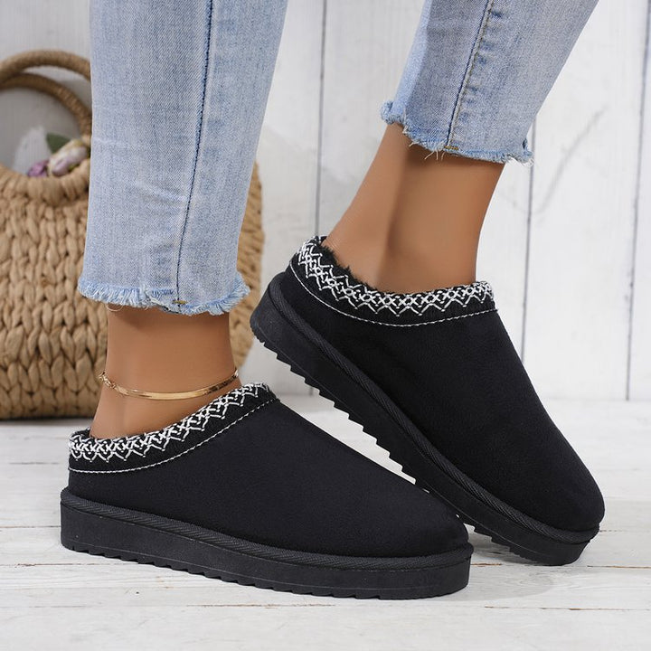 Women's non-padded cozy slippers with embroidered sheep edge, soft faux fur lining and patterned anti-slip sole Mune Fashion