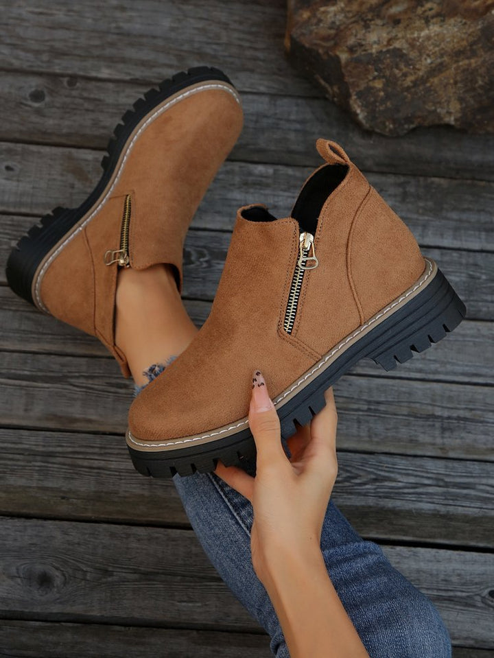 Ladies Chelsea ankle boots with textured rubber sole and side zipper Mune Fashion