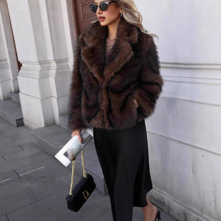 Ladies short jacket made of dense artificial fur with generous shawl collar Mune Fashion
