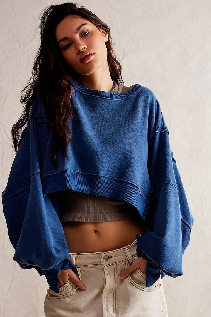 Women's cropped oversized sweatshirt with thumb hole, frayed hem, and wide raglan sleeves Mune Fashion