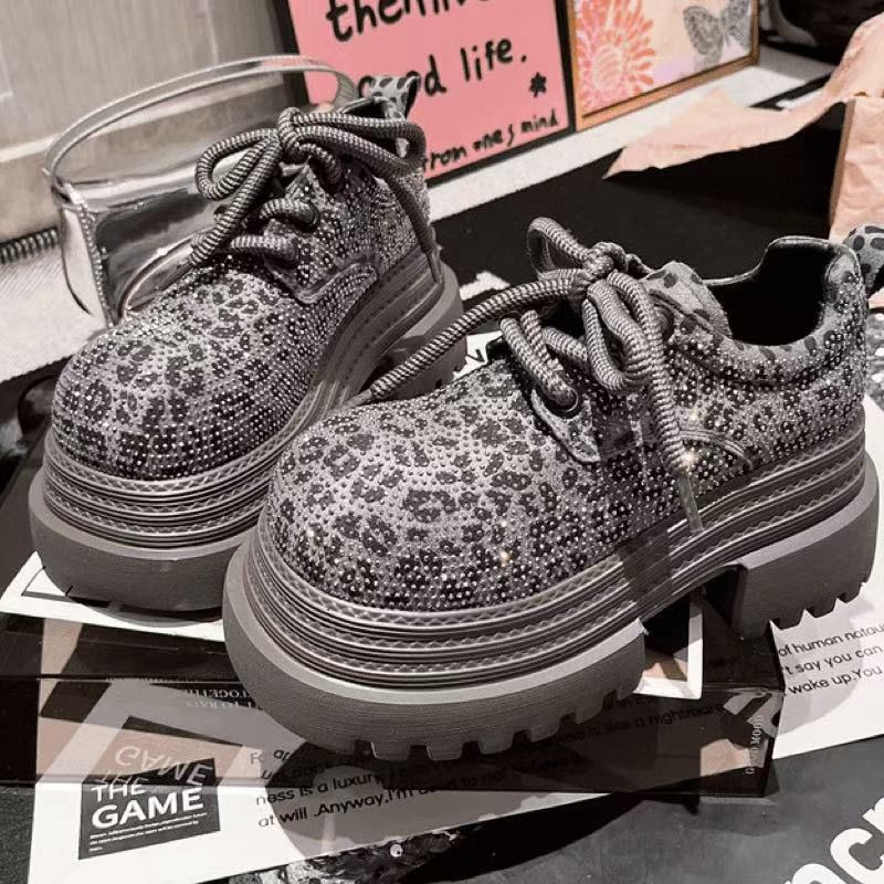 Women's sneaker with sparkling leopard design and durable sole Mune Fashion