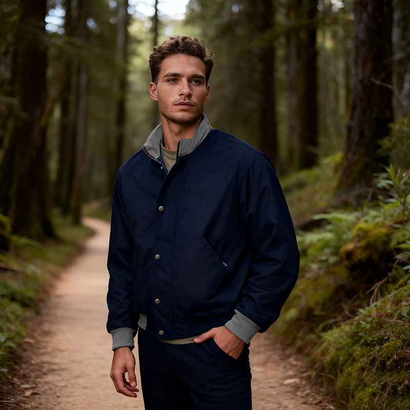 Men's short jacket in urban outdoor style with stand-up collar, snap button placket, and ribbed cuffs Mune Fashion
