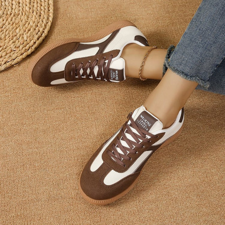 Damen Retro-Plateau-Sneaker mit Wildlederapplikationen und dekorativer Schnallenlasche Mune Fashion
