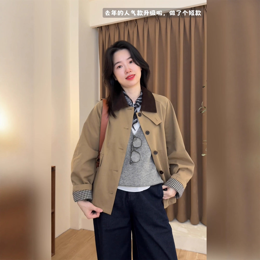 Women's short coat in Mac style with contrasting velvet collar and checked sleeve cuffs Mune Fashion