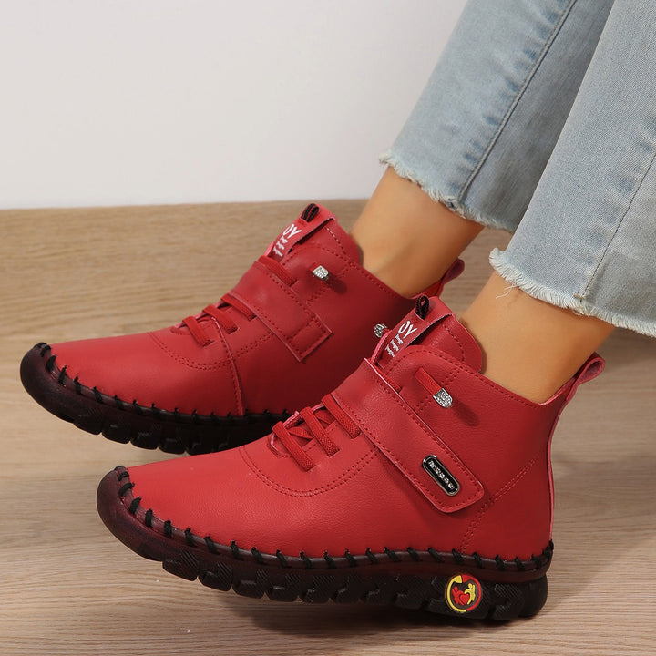 Ladies stylish ankle-high comfort ankle boots with Velcro fastener and hand-stitched decorative seam Mune Fashion
