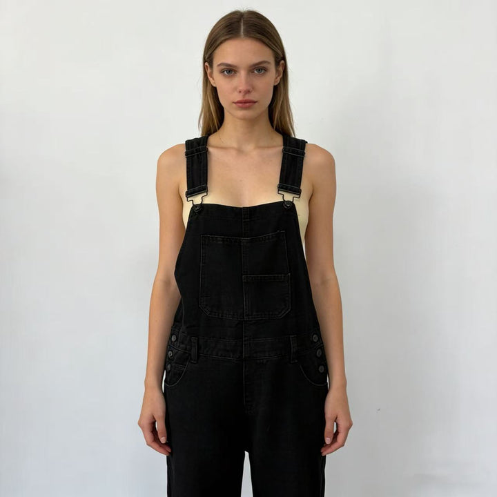 Ladies denim overall with wide leg, adjustable straps and flap pocket Mune Fashion