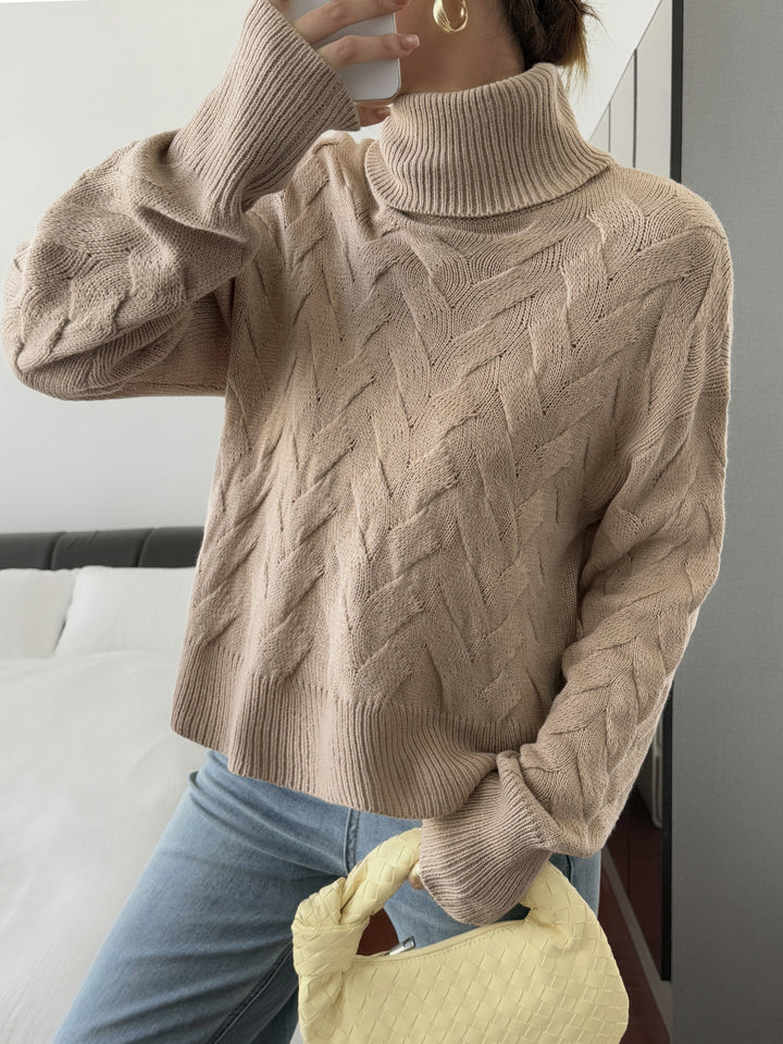 Women's chunky knit turtleneck sweater with cable structure, oversized fit and longer sleeves Mune Fashion