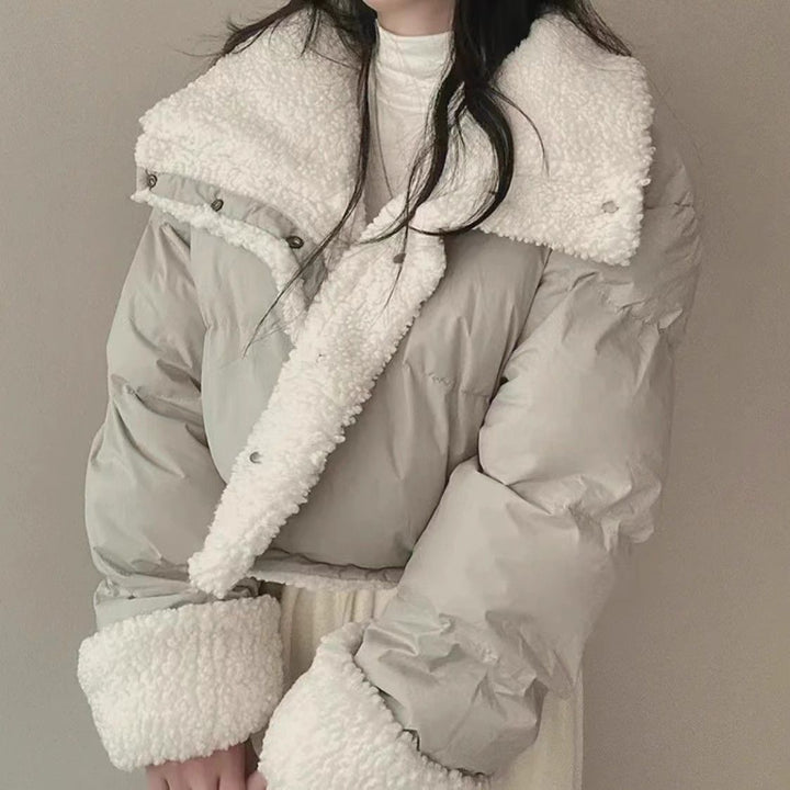 Women's short quilted puffer jacket with teddy collar, roll-up sleeves, and drawstring hem Mune Fashion