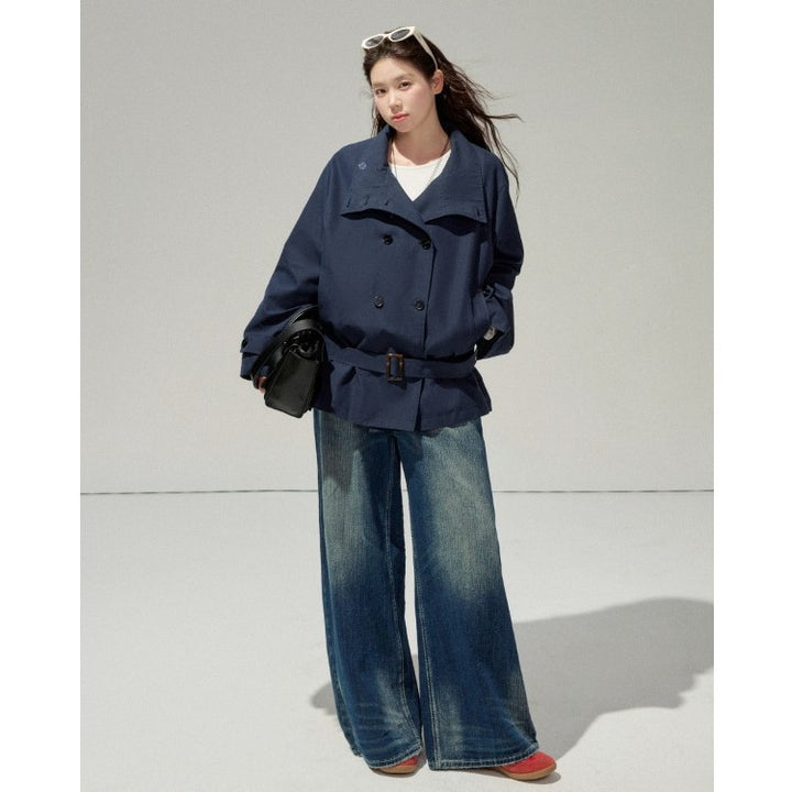 Ladies short trench coat with a flattering belt and double-breasted button placket Mune Fashion