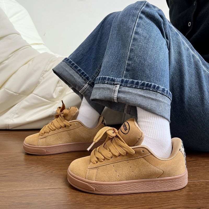 Women's sneakers made of soft suede with classic sole Mune Fashion