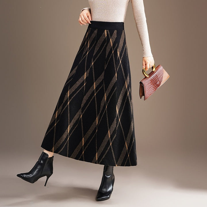 Ladies Elegant and flowy maxi skirt with diagonal patterns Mune Fashion
