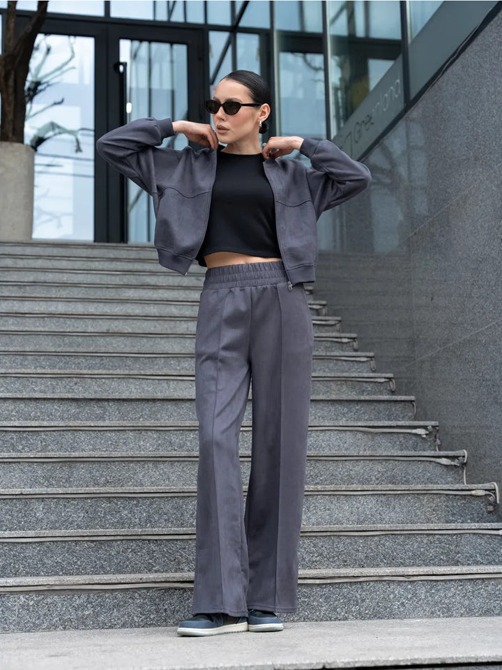 Women two-piece velour loungewear set with short zip hoodie and wide high-waist pants Mune Fashion