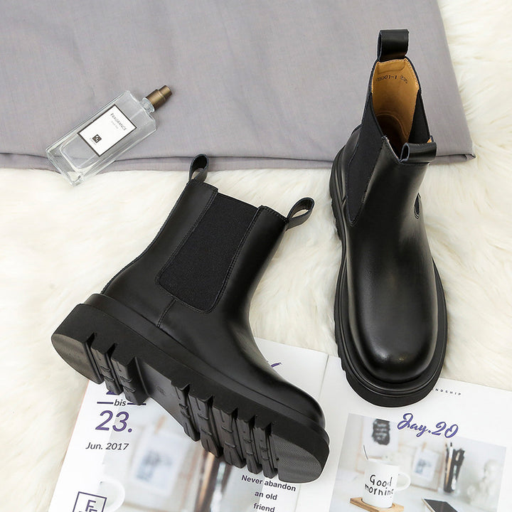 Women's Chelsea boots with elastic insert and distinctive profiled sole Mune Fashion