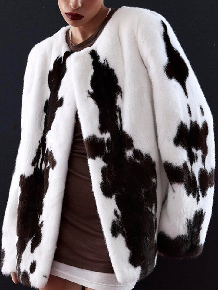 Women's short coat made of faux fur with boxy silhouette and cow print pattern Mune Fashion