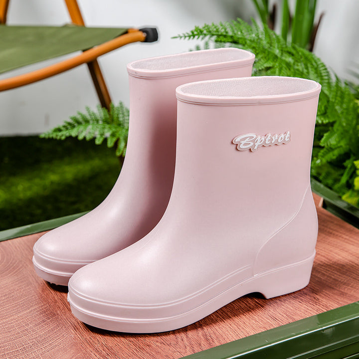 Women's Short Shaft Platform Rubber Ankle Boot with Seamless Full Rubber Construction Mune Fashion