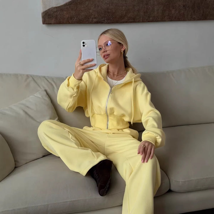 Women cropped zip-up hoodie with hood and high-cut relaxed jogging pants with elastic waistband Mune Fashion