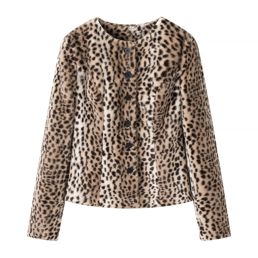 Women's short jacket made of faux fur with leopard print and button placket Mune Fashion