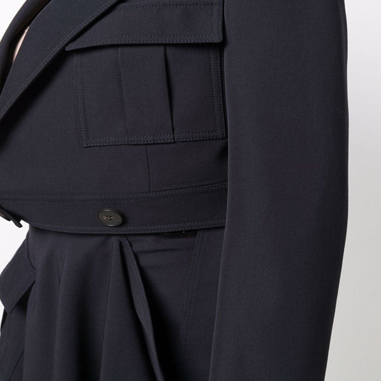 Women's short blazer in tailoring with patch pockets and distinctive shoulder design Mune Fashion
