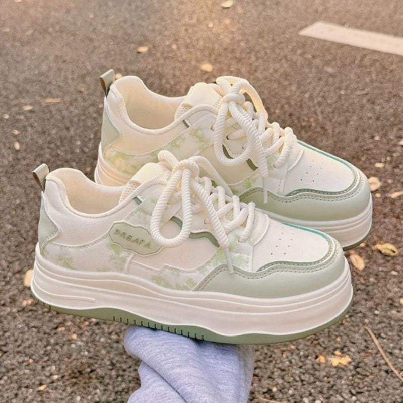 Women's Voluminous Platform Sneakers in Retro City Style with Subtle Marbling and Cushioned Wedge Sole Mune Fashion