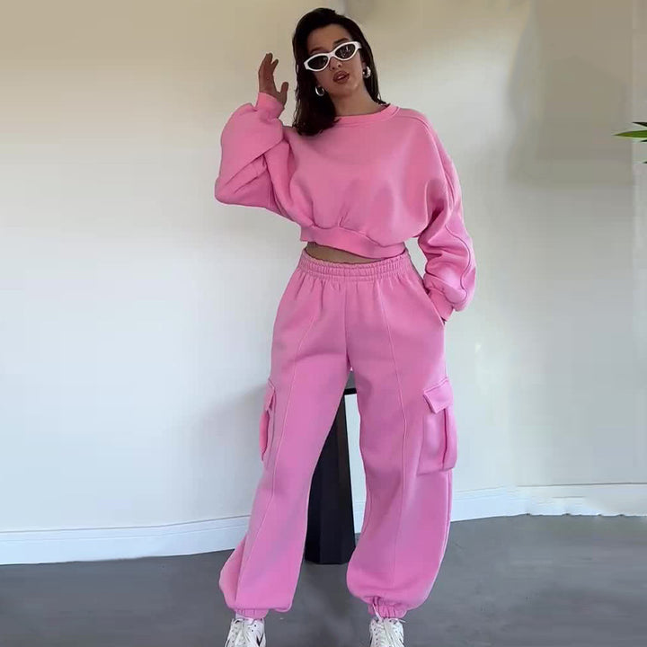 Women's comfortable cropped sweat set with oversized pullover and high-waist cargo jogger Mune Fashion