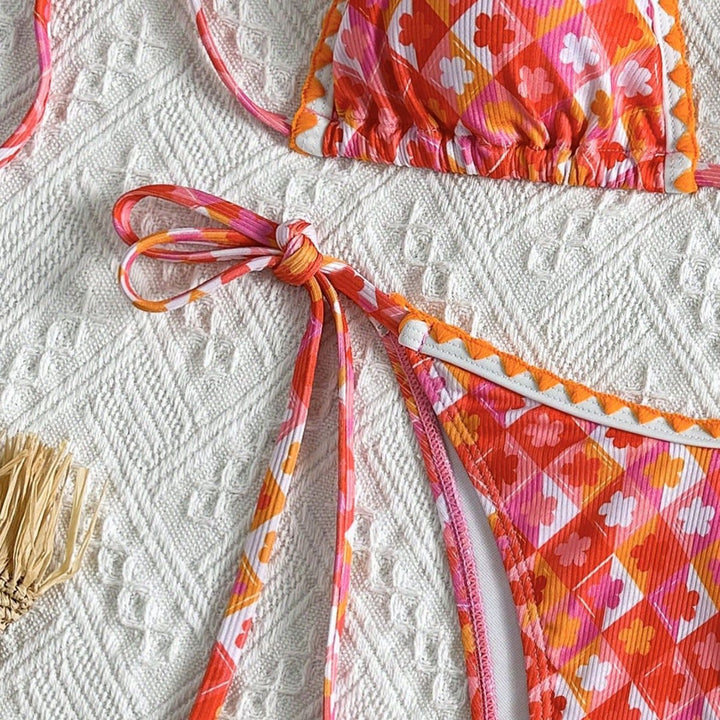 Ladies triangle bikini with playful check pattern and elegant straps Mune Fashion