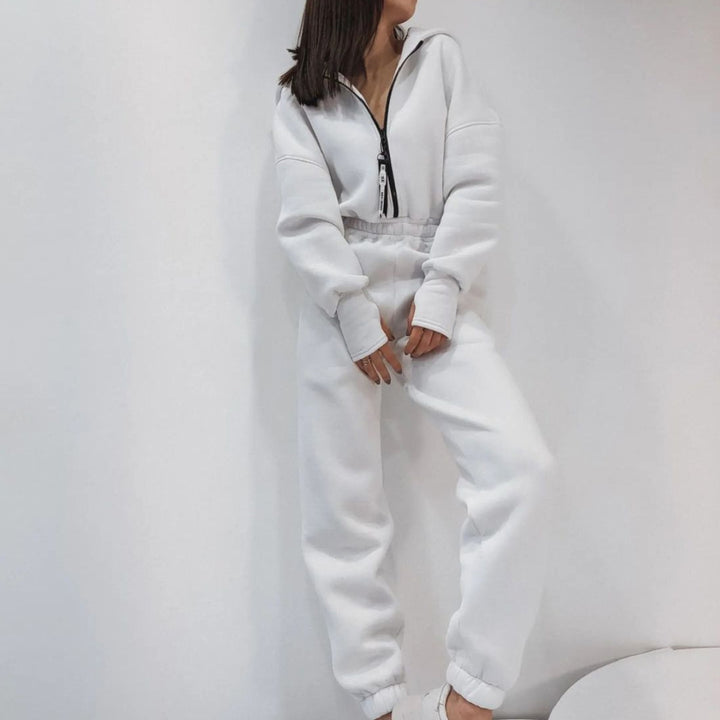 Women tailored sweat jumpsuit with half zip, elastic waistband and kangaroo pockets Mune Fashion