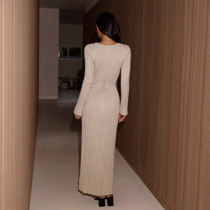 Women Ribbed Maxi Dress with V-Neck, Figure-Hugging Silhouette and Long Sleeves Mune Fashion