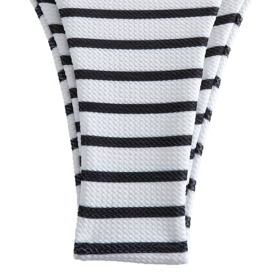 Women's Triangle Bikini Set with Eye-Catching Stripes Mune Fashion