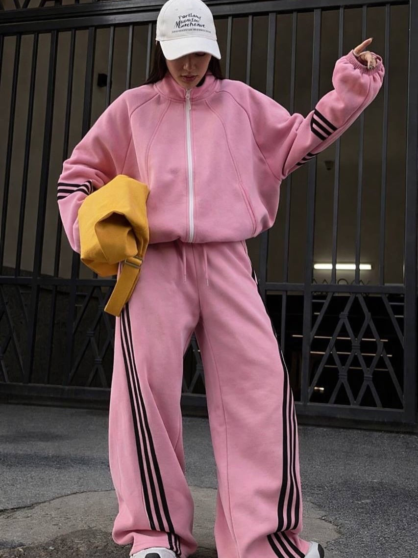 Women's wide jogging suit set made of cotton fleece with zipper and contrasting side stripes Mune Fashion