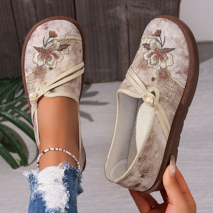 Ladies embroidered velvet slipper with bead closure and non-slip platform sole Mune Fashion