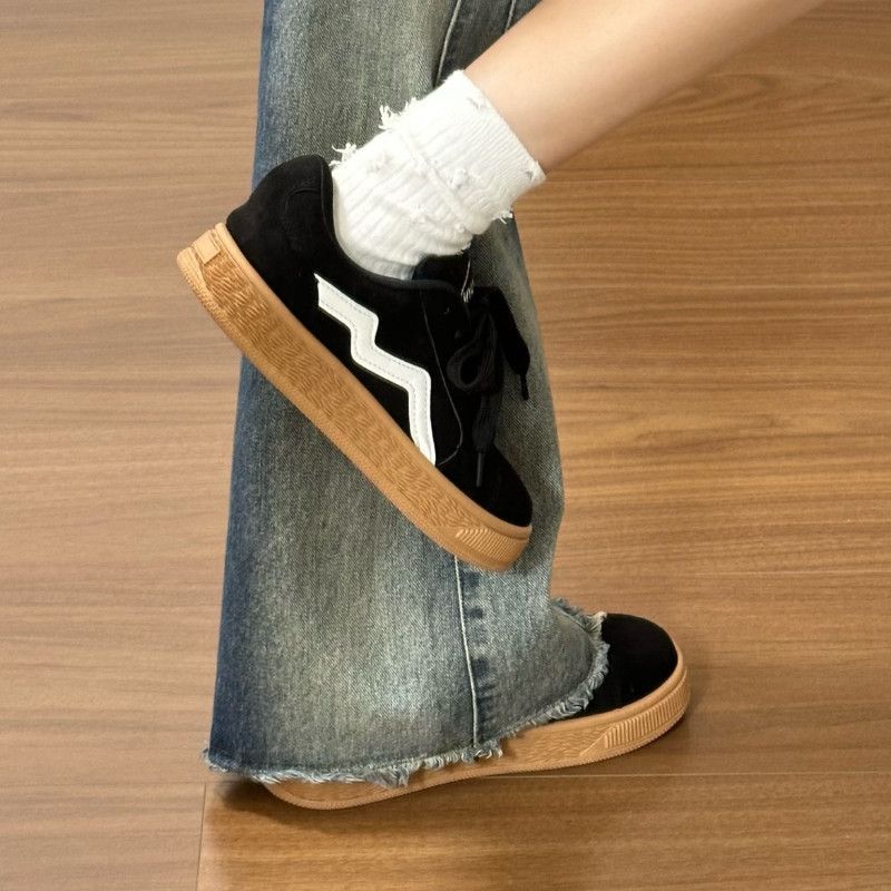 Women's fashionable sneakers with soft sole and sporty design Mune Fashion