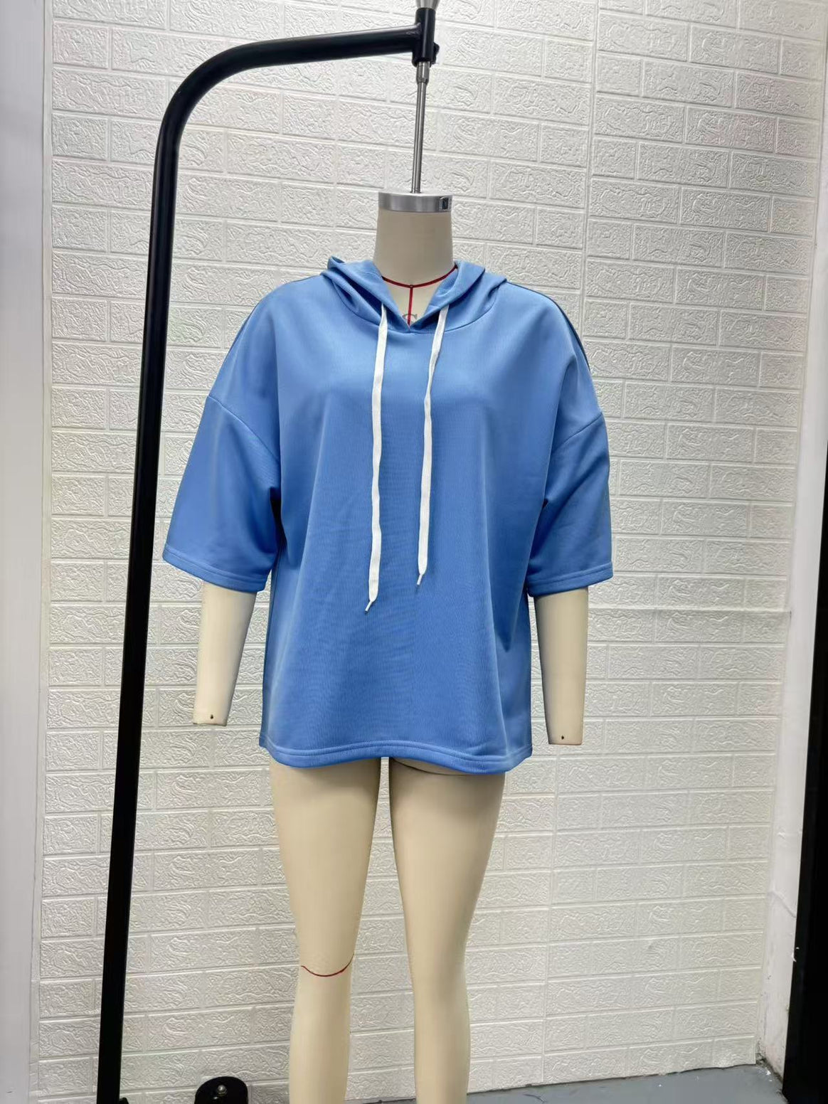 Women's Short Sleeve Oversized Hoodie with Hood and Contrast Drawstring Mune Fashion