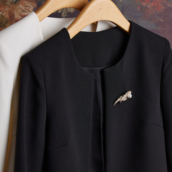 Women Elegant Blazer Jacket with Chic Closure Mune Fashion