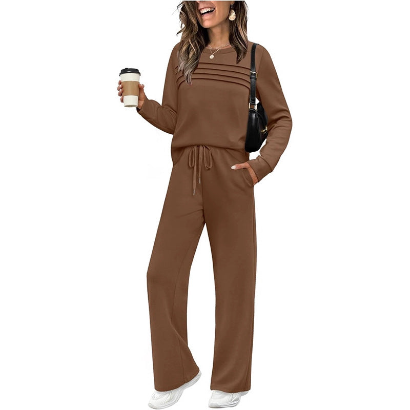 Women’s lounge set made of soft sweat fabric with gathered top and wide-cut joggers Mune Fashion