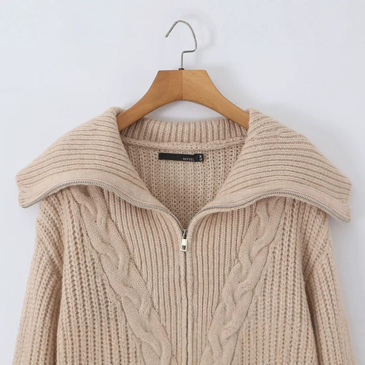 Women's chunky knit sweater with cable pattern and half zipper collar Mune Fashion