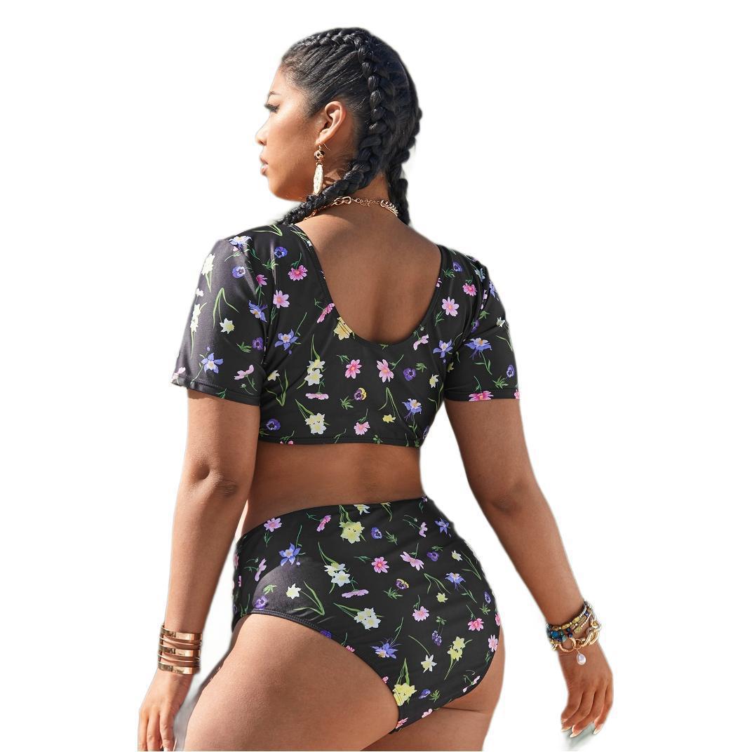 Women's bikini set with romantic ruffle details and floral pattern Mune Fashion